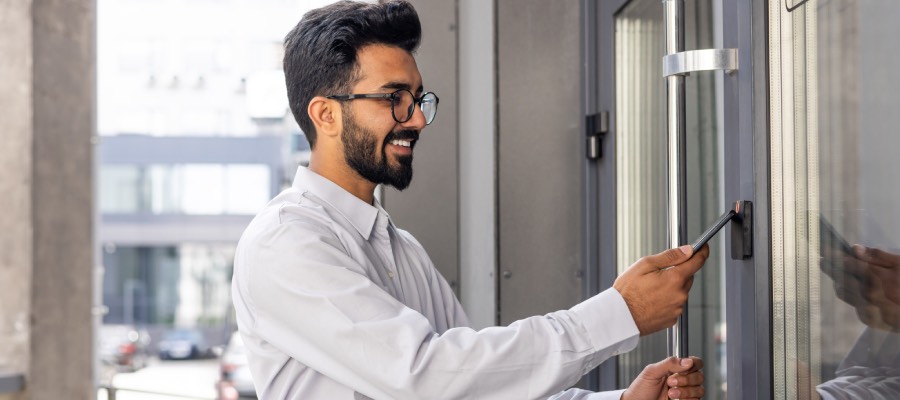 commercial locksmith services smart lock