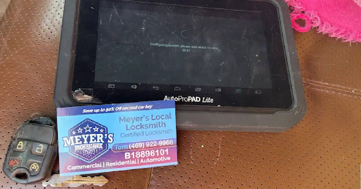 locksmith programing a transponder key